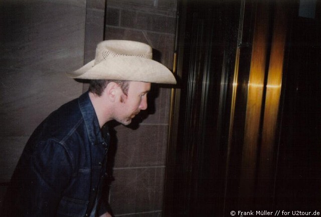U2 vor dem Grand Hotel in Nürnberg